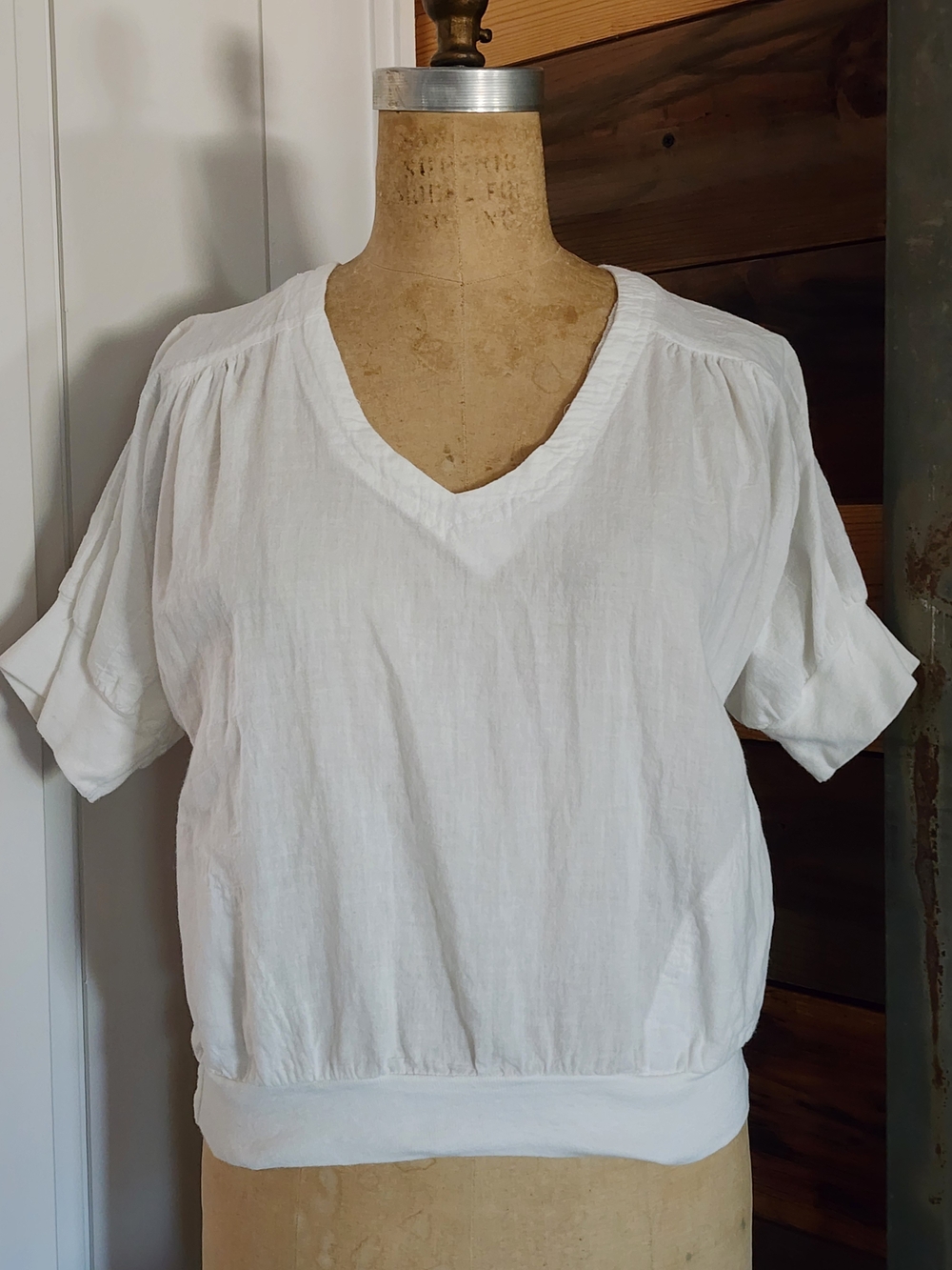 Vintage Classic White V-Neck Women's Blouse W. Side Pockets.
